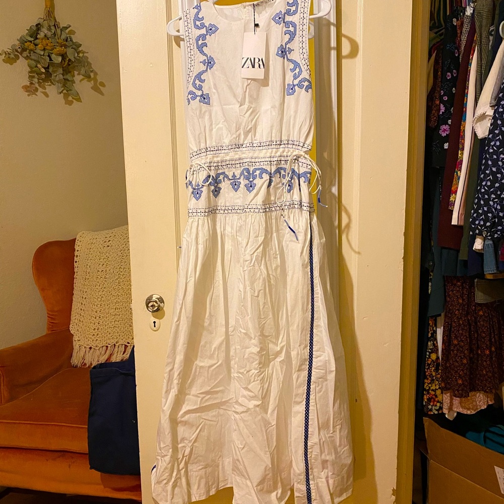 Zara embroidered dress. NWT. 100% cotton (can be ironed).
